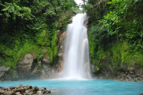 La Fortuna Pueblo: Excursión Río Celeste y Parque Nacional Tenorio