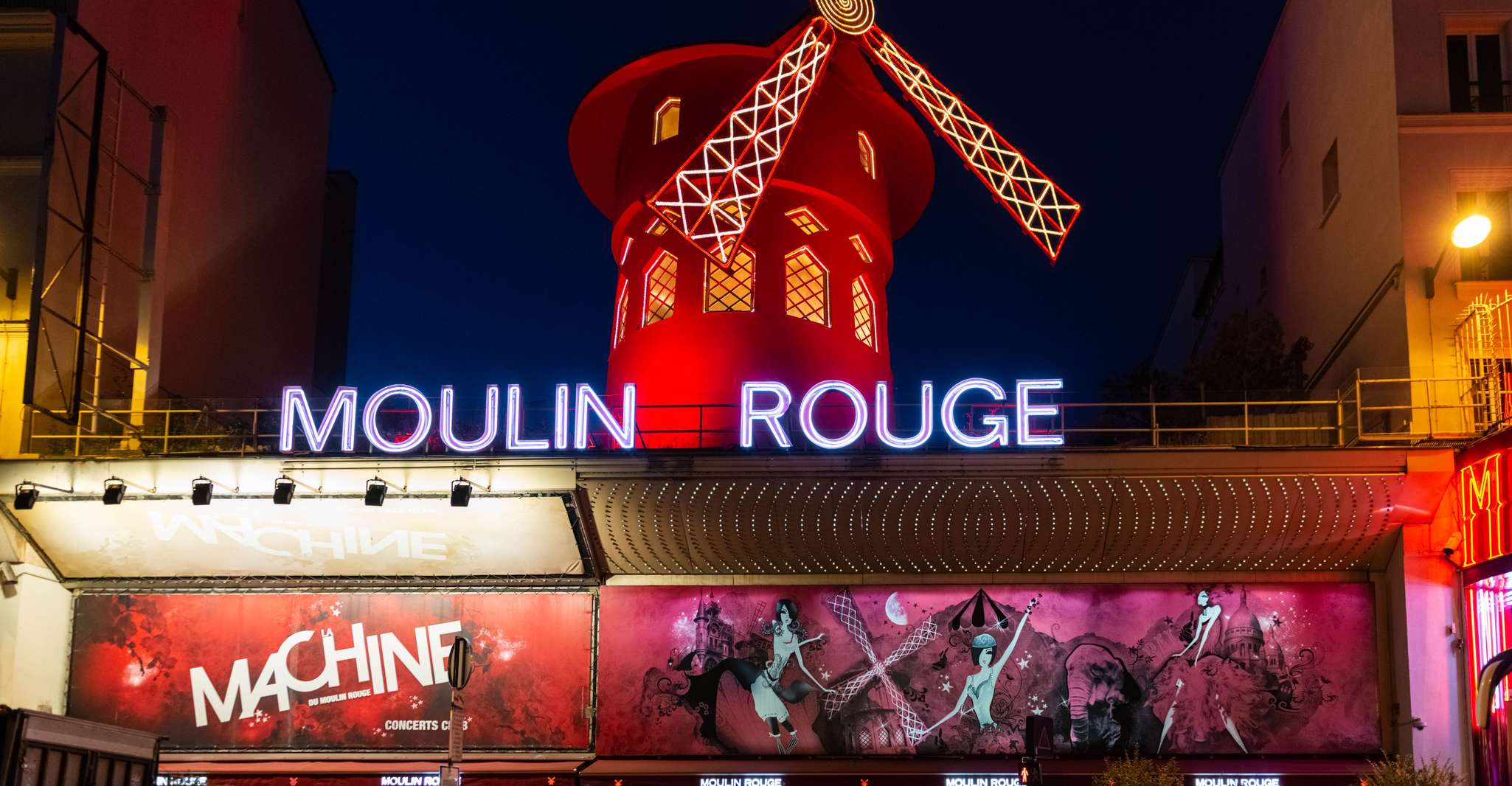Parigi, MOULIN ROUGE DINE SHOW con trasporto di ritorno - Housity