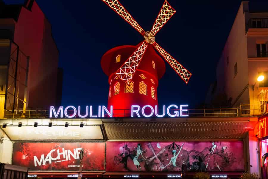 Paris: Moulin Rouge Dinner Show, Champagner und Transport. Foto: GetYourGuide Paris: Moulin Rouge Dinner Show, Champagner und Transport. Foto: GetYourGuide