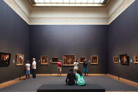 Amsterdam: Guided Rijksmuseum Tour in Spanish