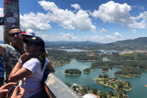 Medellín: prywatny guatapé z biletami na Peñol i przejażdżką łodzią