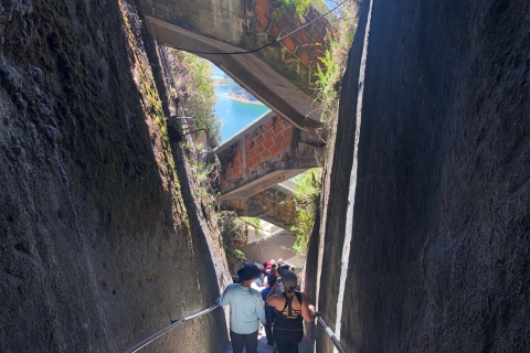 Medellín: Guatapé privé avec billets Peñol et promenade en bateau