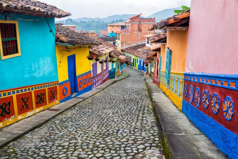 Medellín: tour privado de Guatapé y Peñol con crucero