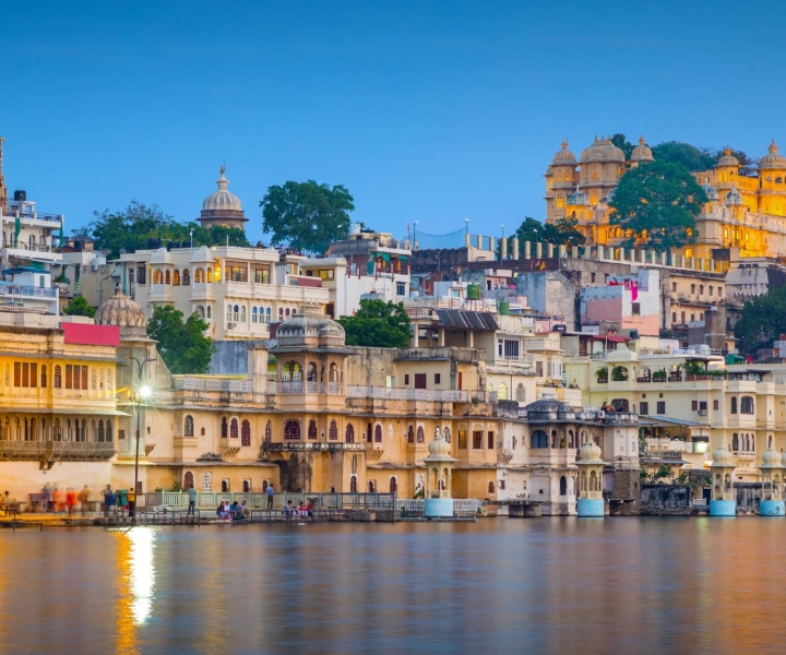 Udaipur: Guided Ghat Tour and Boat Ride