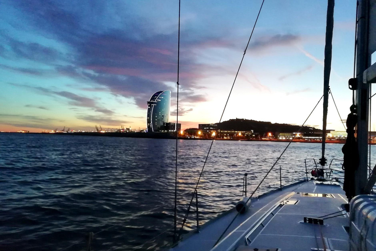Barcelona: Luxury Private Sunset Yacht Cruise