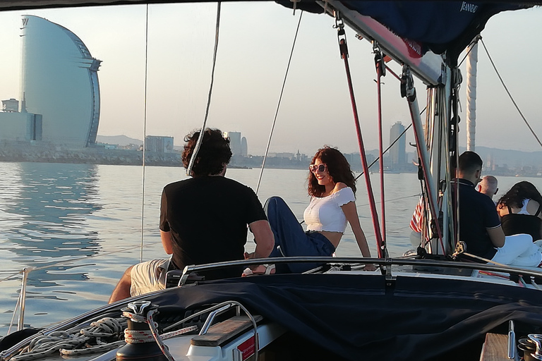 Barcelona: Luxury Private Sunset Yacht Cruise