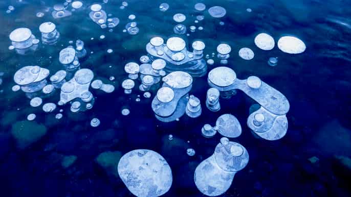 kanada helikopterflug zu den eisblasen des abraham lake