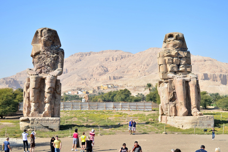 Von Kairo aus: Tagestour nach Luxor mit dem FlugzeugKleingruppentour ohne Eintrittsgelder