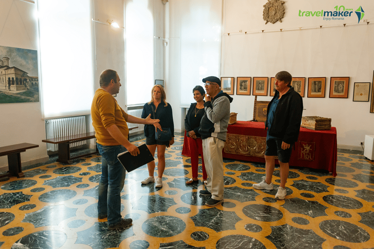 Tour em pequenos grupos para o Palácio Mogosoaia e o Mosteiro SnagovExcursão ao Palácio Mogosoaia, Snagov e Mosteiros Caldarusani