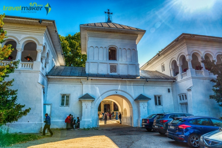 Visite du palais de Mogosoaia, des monastères de Snagov et de Caldarusani