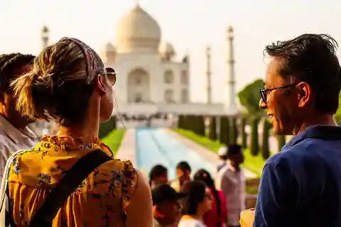 Agra: Tour dell'alba del Taj Mahal con prima colazione