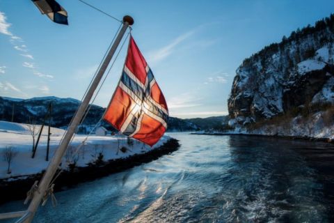 Bergen: Osterfjord Fjord catamarancruise met audiogids