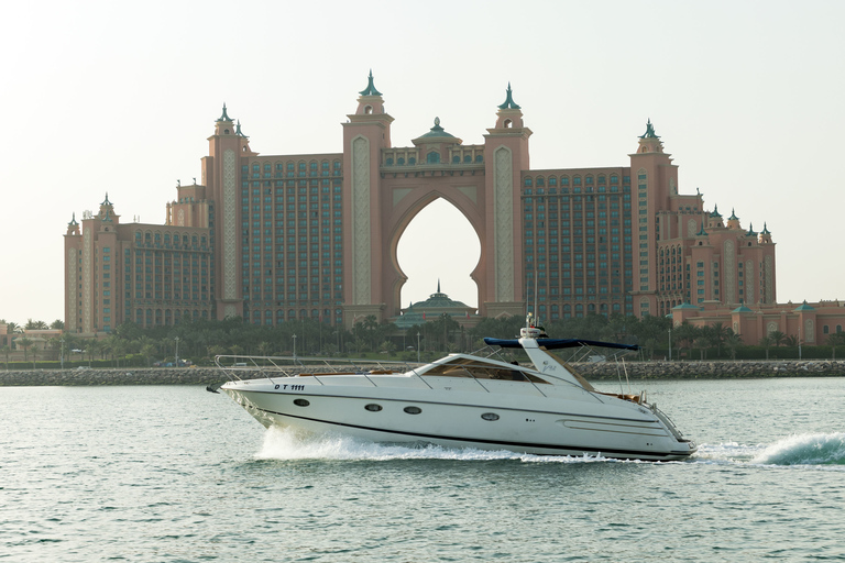 Dubai: Private Luxury Everest Yacht Cruise from Dubai Marina 1 Hour Cruise