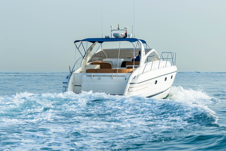 Dubai: Private Luxury Everest Yacht Cruise from Dubai Marina 1 Hour Cruise