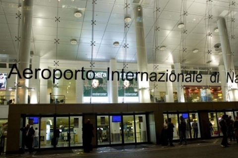Sorrento: Traslado privado al aeropuerto internacional de NápolesTraslado privado al aeropuerto de Nápoles - Hasta 3 pasajeros