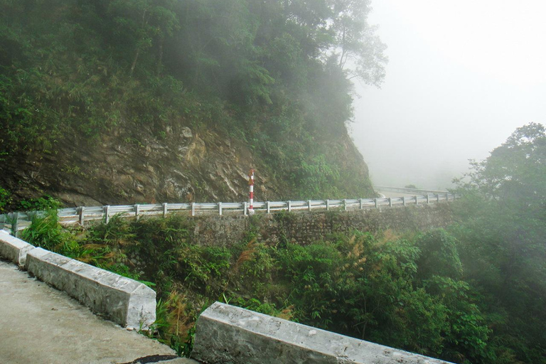 Desde Da Nang: Trekking en el Parque Nacional Bach MaTour en grupo (máximo 15 pax / grupo)