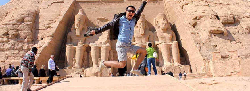 Depuis Assouan : Transfert aller-retour vers les temples d'Abou Simbel et guide