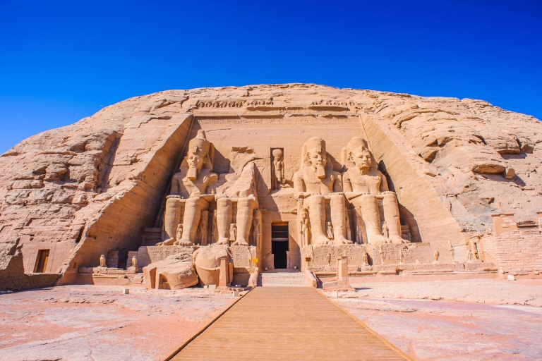 From Aswan: Abu Simbel Temples Tour with Egyptologist GuideWspólna wycieczka autobusem