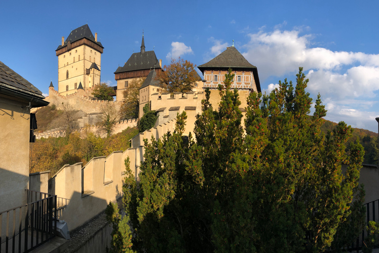 Tour in bicicletta della Coutryside fino al Castello di Karlstejn.Tour in bici di un&#039;intera giornata da Praga al Castello di Karlstejn