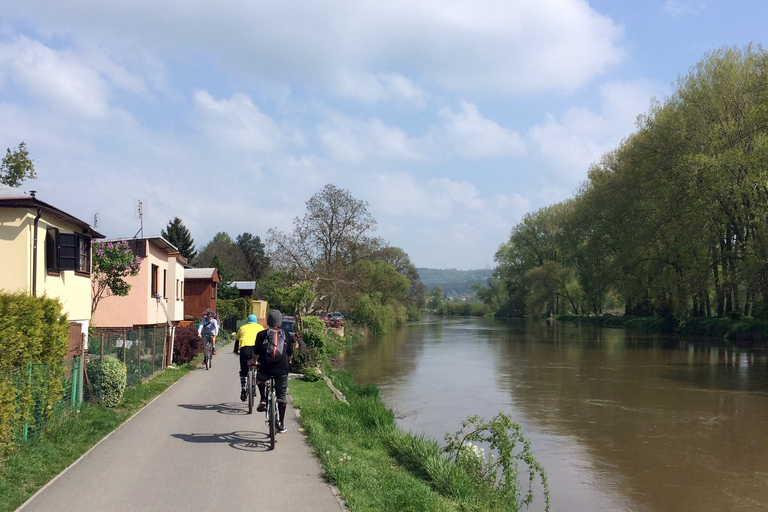 Praga al castillo de Karlstejn Tour de bicicleta de día completo