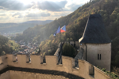 Praga al castillo de Karlstejn Tour de bicicleta de día completo