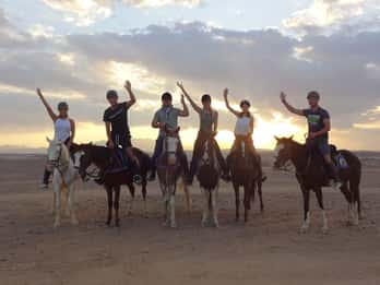 Hurghada: Strand- und Wüstentour auf dem Pferd Hurghada: Strand- und Wüstentour auf dem Pferd