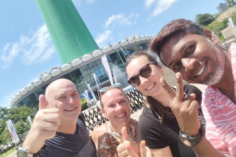 Colombo: City Highlights Tuk-Tuk Tour with Entry Tickets