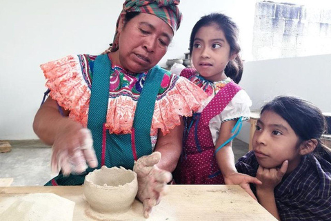 Chiapas: Pottery workshop with traditional potters