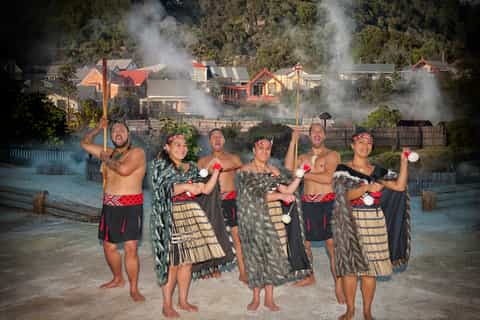 auckland waitomo caves rotorua maori village e hobbiton