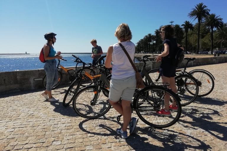 Oporto: tour guiado en bicicleta por el casco antiguo y la orilla del río de 3 horasTour privado en español
