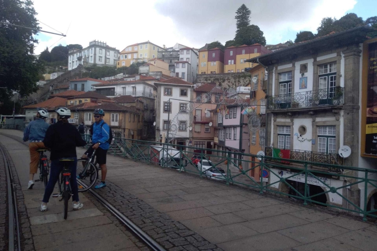 Oporto: tour guiado en bicicleta por el casco antiguo y la orilla del río de 3 horasTour privado en español