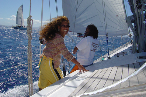 Baia delle Isole: Fantastico tour in barca a vela di un giorno con sosta sulle isole