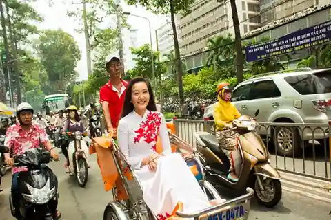 Ho Chi Minh: Authentic Market Cyclo Tour without Tour guide