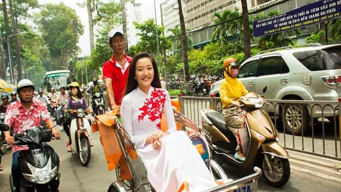 ho chi minh authentic market cyclo tour