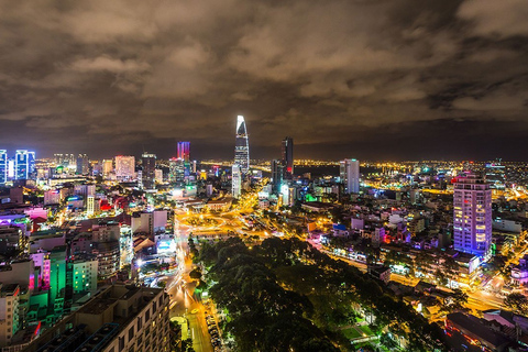 Ho-Chi-Minh-Stadt: Vintage-Vespa-Nachtleben-TourAbholung für Reisende von Hotels in Distrikt 1, 3 und 4