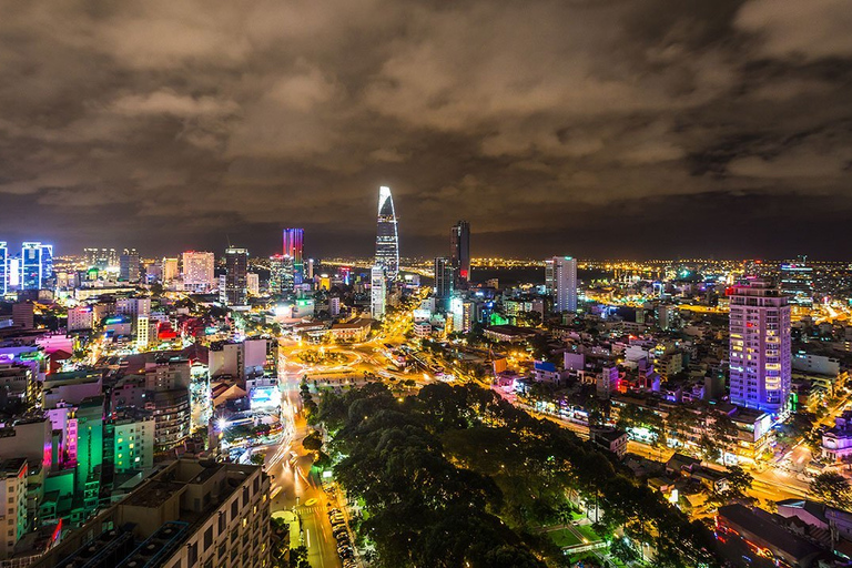 Ho-Chi-Minh-Stadt: Vintage-Vespa-Nachtleben-TourAbholung für Reisende von Hotels in Distrikt 1, 3 und 4