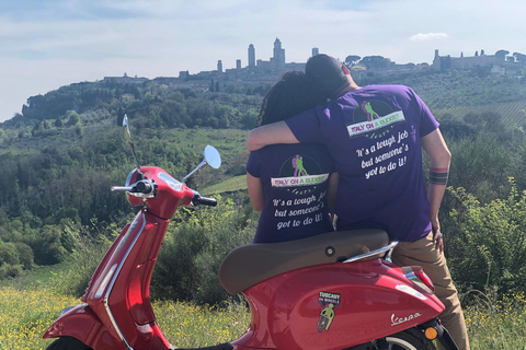 Florence: Toscane Vespa Tour naar San GimignanoBESTUURDER (18+)