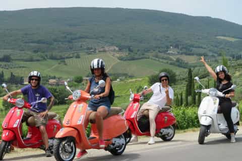 Vespa Tour with San Gimignano Visit and Light Lunch