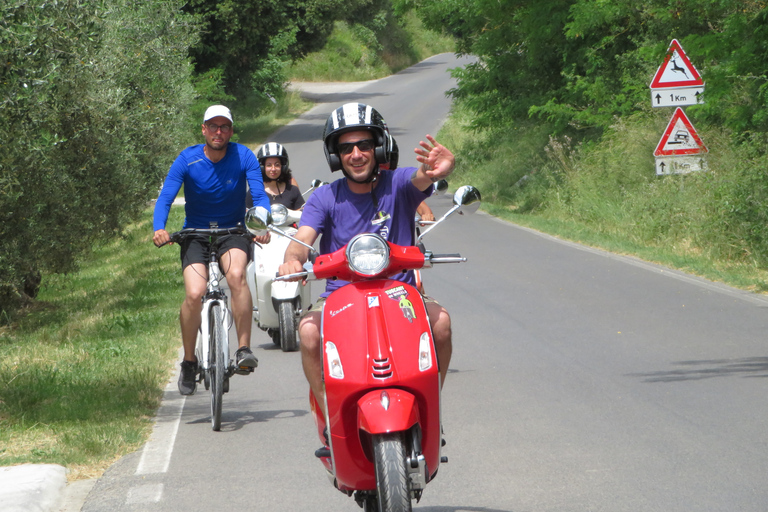 Florence: Toscane Vespa Tour naar San GimignanoBESTUURDER (18+)