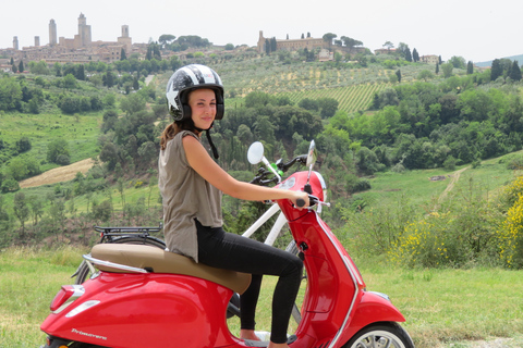 Florence: Toscane Vespa Tour naar San GimignanoBESTUURDER (18+)