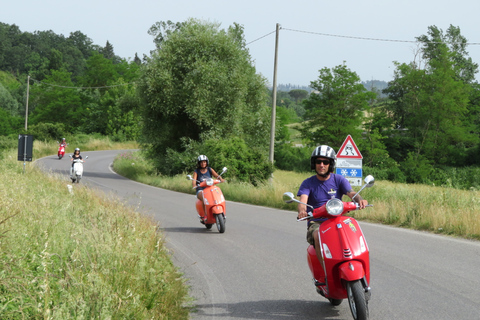 Florence: Toscane Vespa Tour naar San GimignanoBESTUURDER (18+)