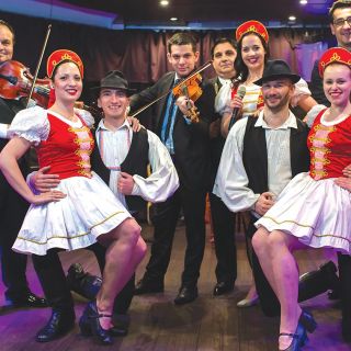 Boedapest: Dinercruise met operette en folklore-show