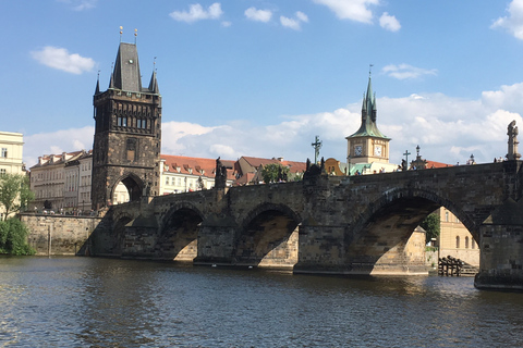 Praga: Cruzeiro de 1 hora pelo rio VltavaPraga: cruzeiro de 1 hora no rio Vltava