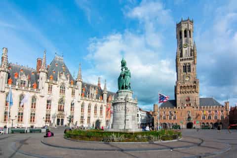 Brujas: tour a pie guiado de 2 horas con tarifa de entrada