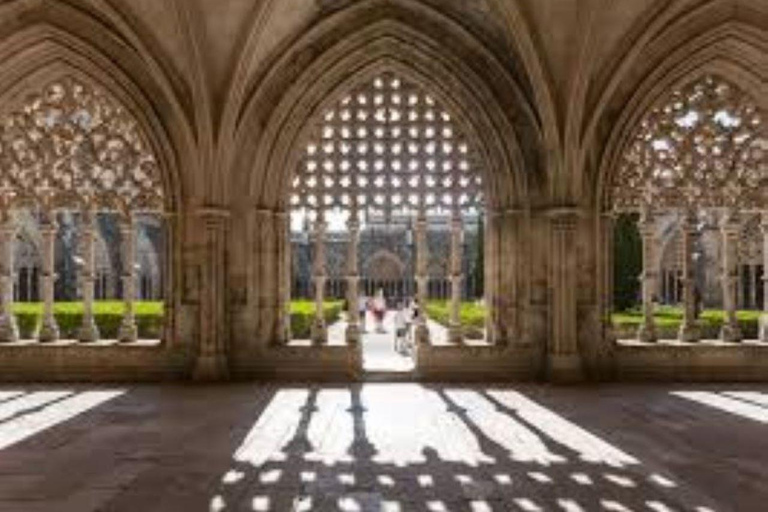 From Lisbon: Medieval Tour, Batalha, Tomar, Alcobaça, Óbidos Private Tour Option