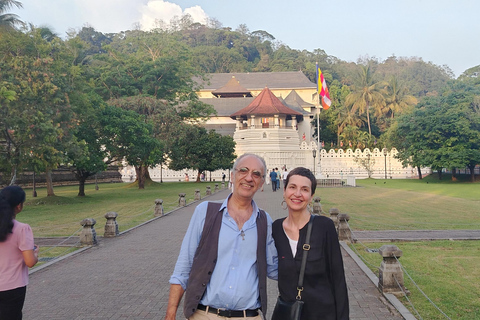 Kandy: Guided City Tour with Boat Ride & Tuk-Tuk Ride