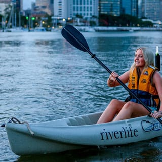 Brisbane: Illuminated River Night Kayak Tour