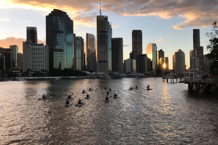Brisbane : excursion nocturne en kayak sur la rivière illuminée