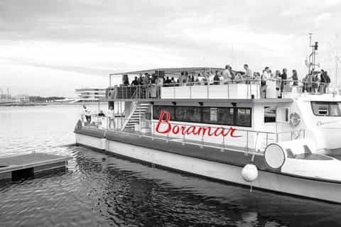Valencia: viaje en catamarán con prueba de vino y marisco