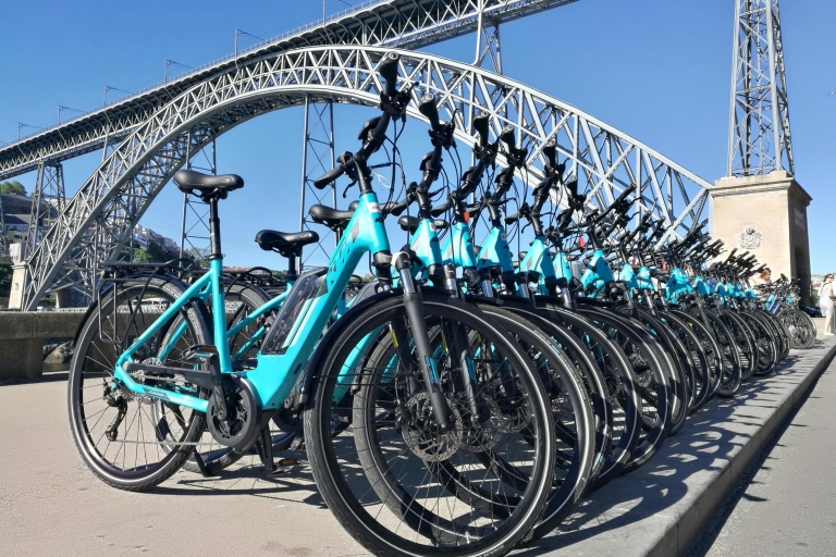 Oporto: tour guiado de 3 h por la ciudad en bici eléctricaTour privado de Oporto en bici eléctrica en neerlandés